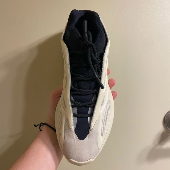 Adidas Yeezy 700 V3 Azael - Picture 5 of 11